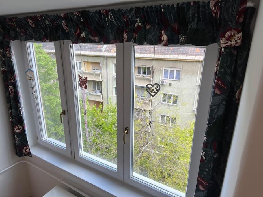 Awesome, 15 Mins To Center Apartament