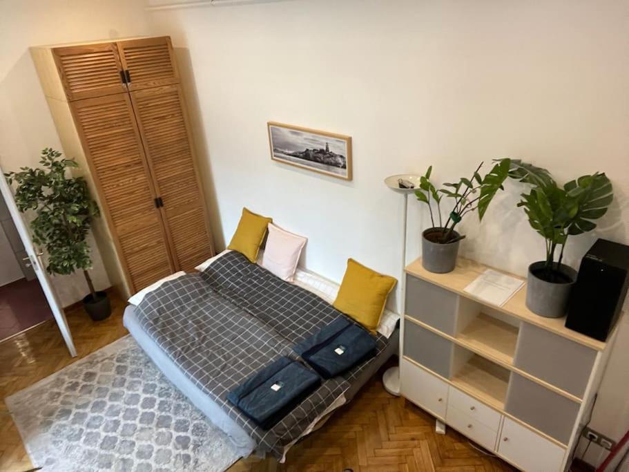 Awesome, 15 Mins To Center Apartament *