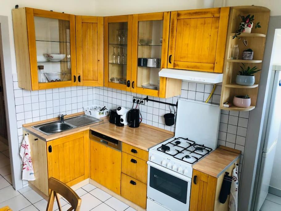 Awesome, 15 Mins To Center Apartament *