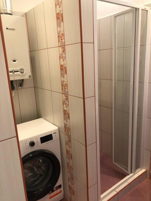 Awesome, 15 Mins To Center Apartament *